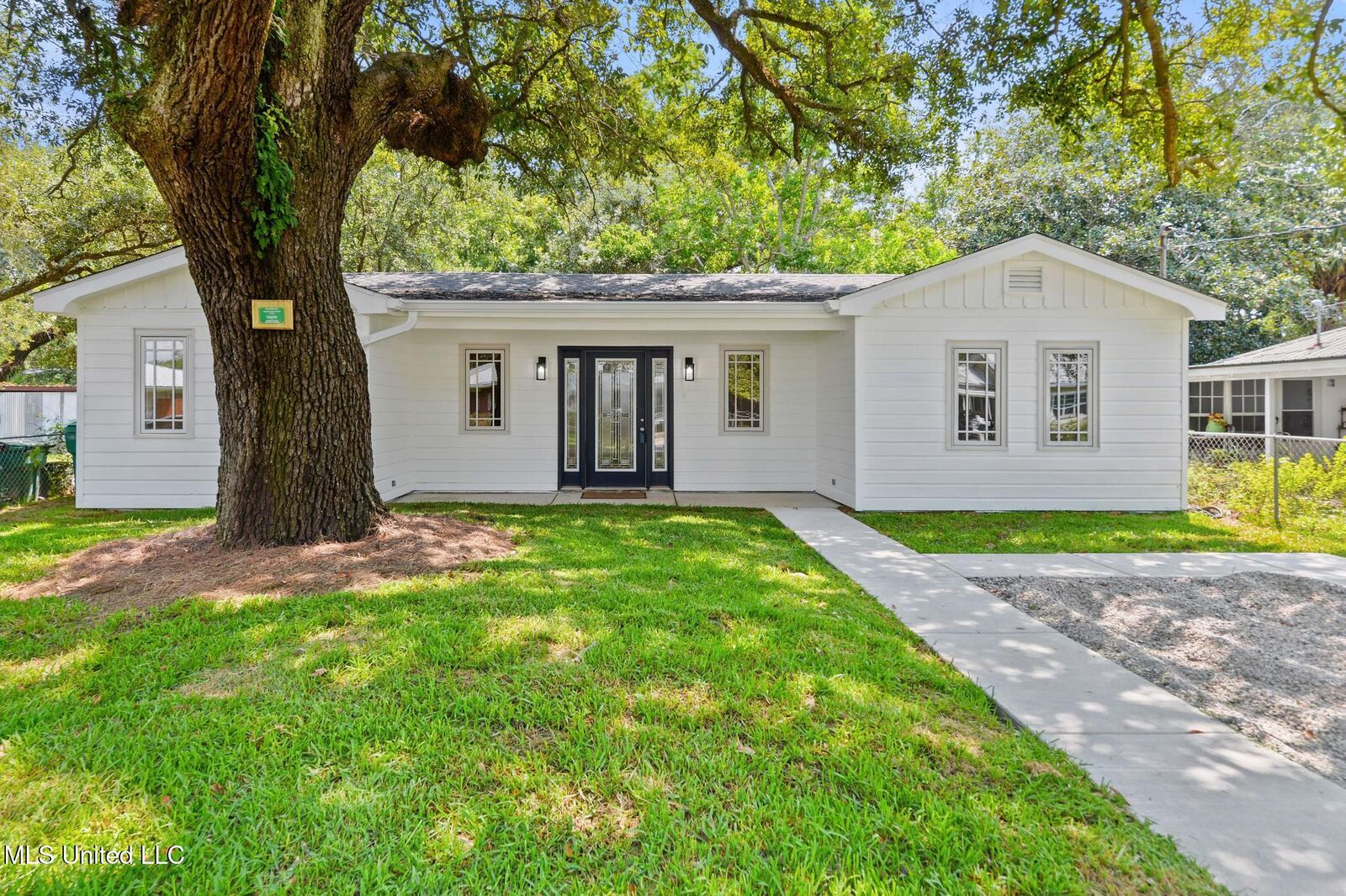 Property Photo:  426 Demontluzin Avenue  MS 39520 