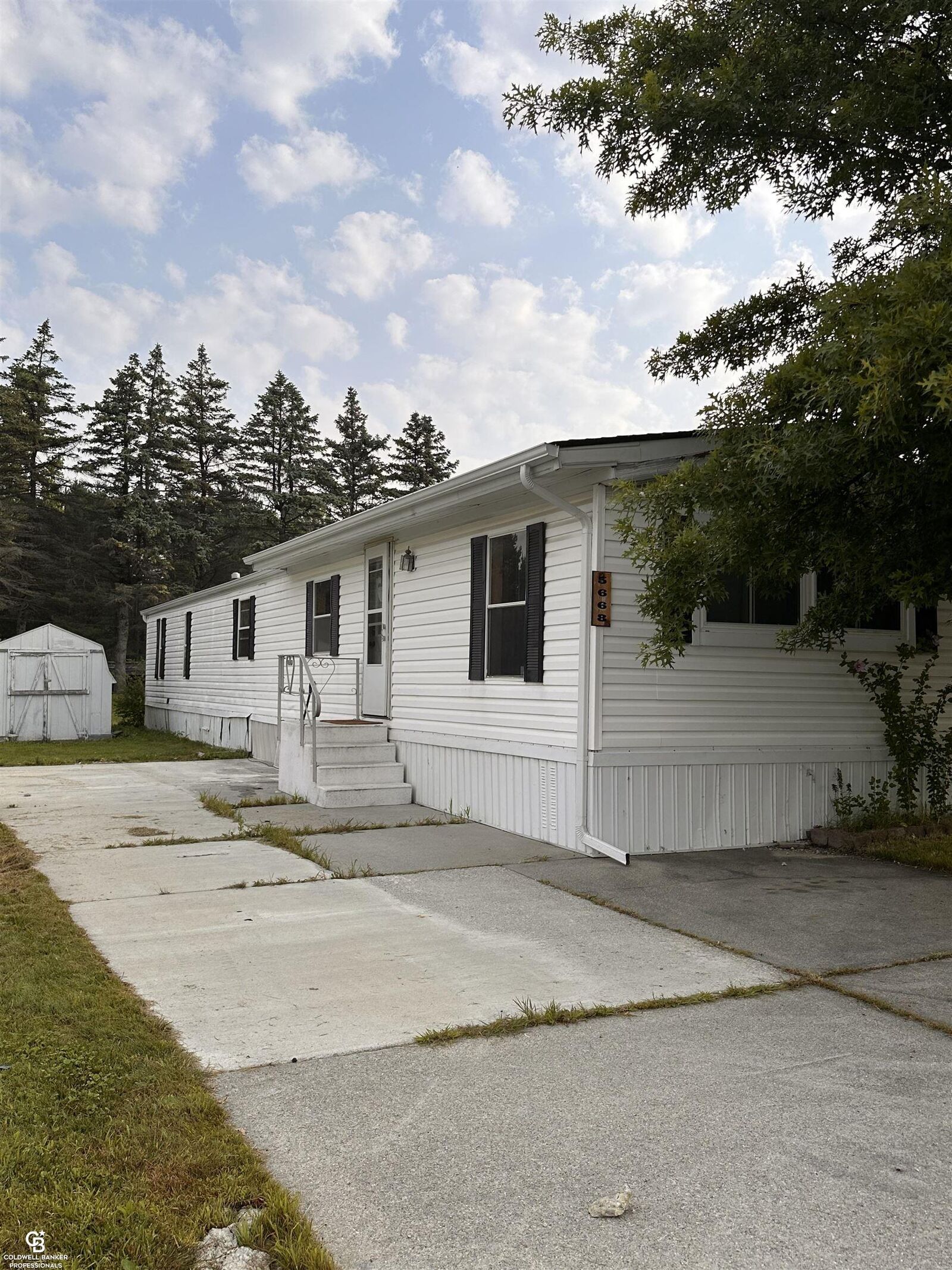 Property Photo:  5668 Hidden Cove Lane  MI 48074 