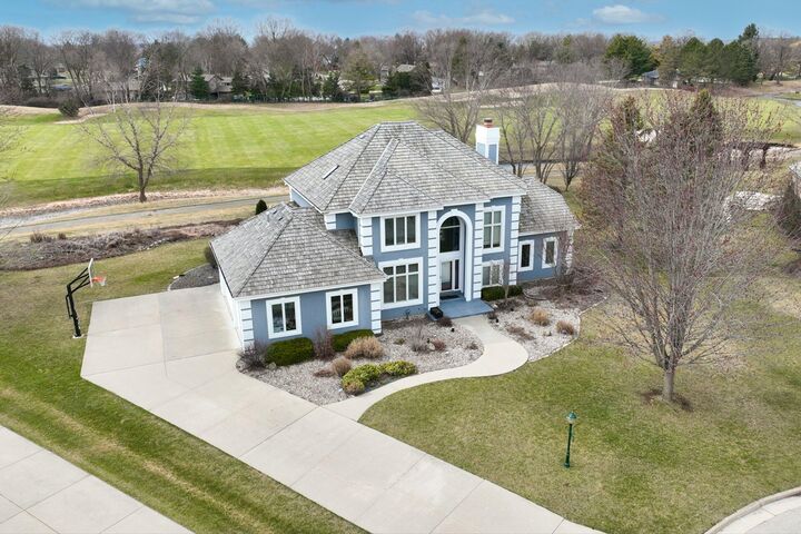 Property Photo: 1201 E Pineview Ct WI 53029