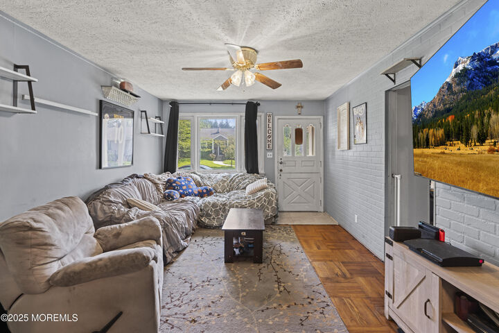 Property Photo:  7 Valley Brook Drive  NJ 08846 