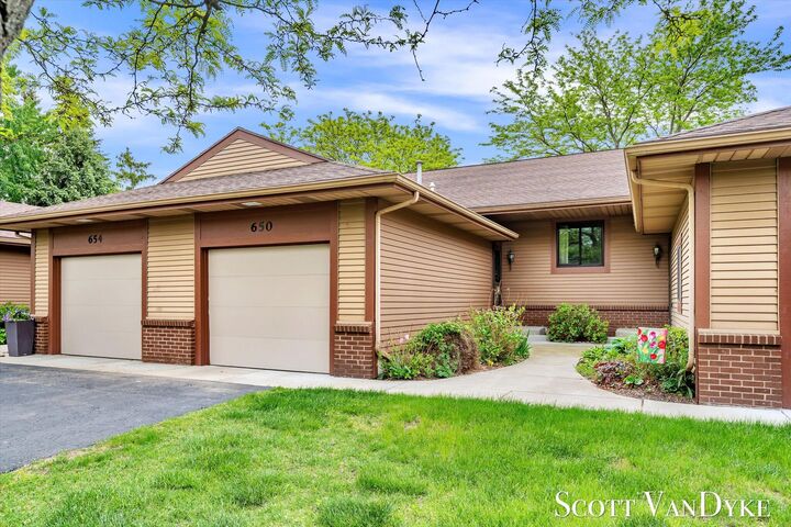 Property Photo:  650 Bradford Place NE  MI 49525 