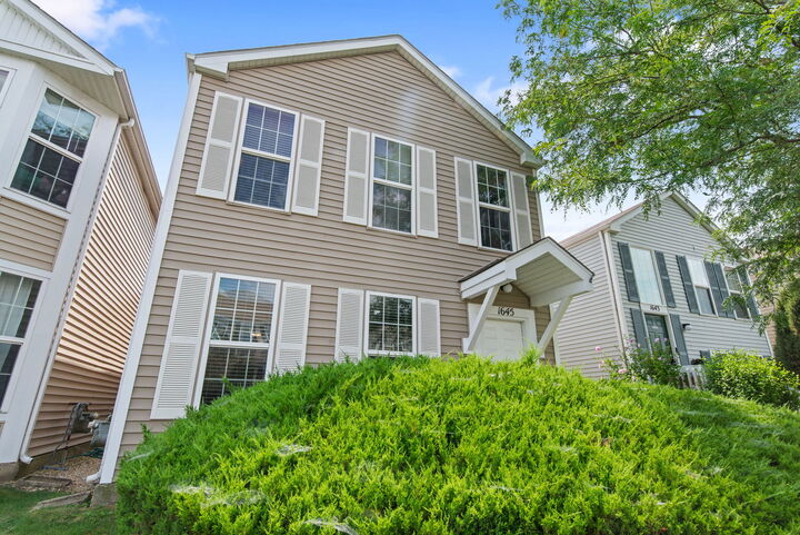 Property Photo:  1645 Victoria Park Circle 1645  IL 60504 