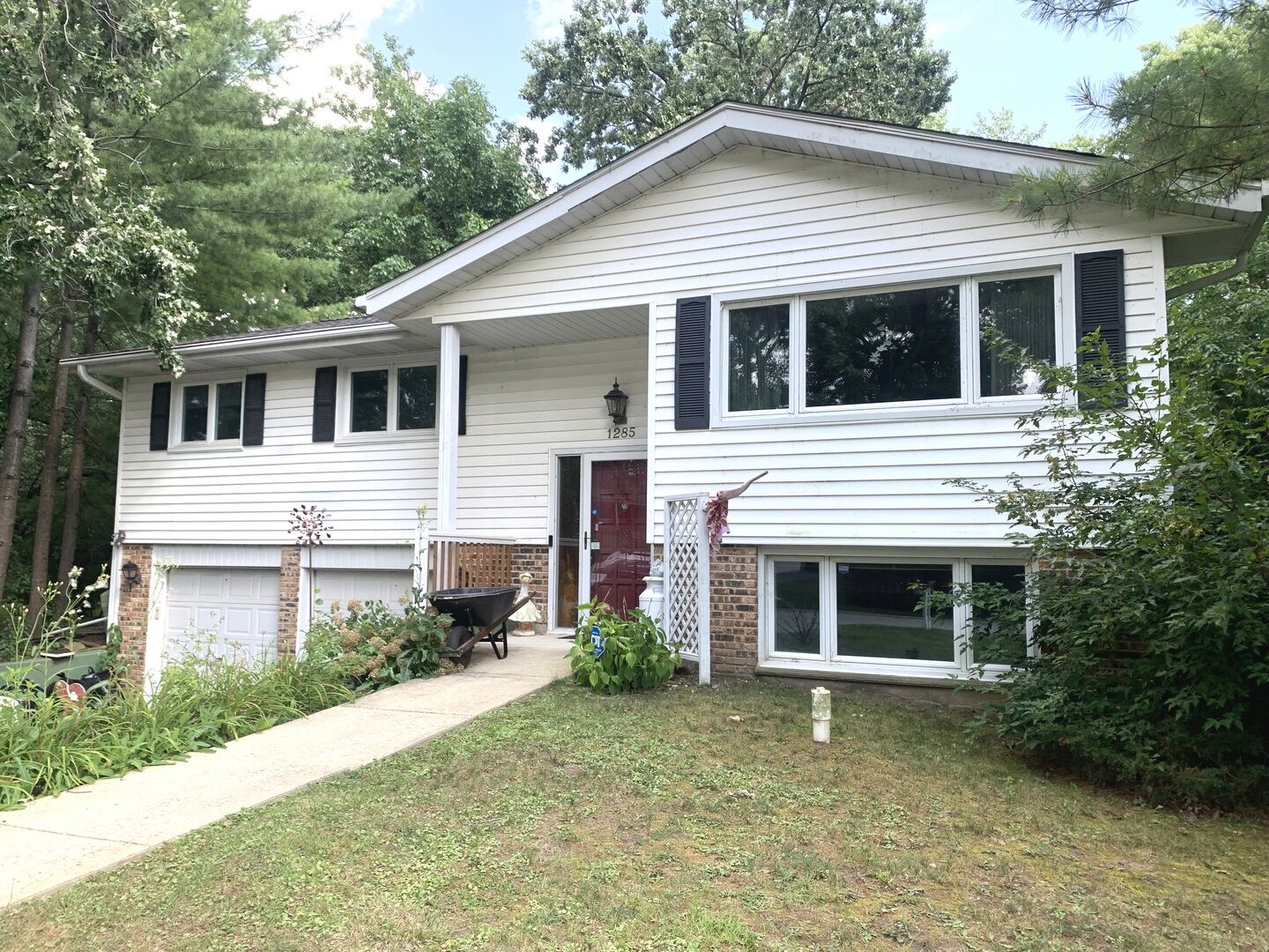 Property Photo:  1285 Appleby Court  IL 60060 
