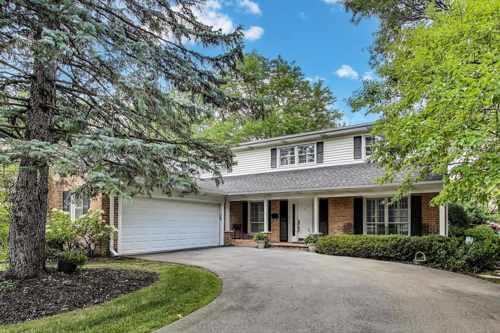 Property Photo: 1704 S Fernandez Avenue IL 60005