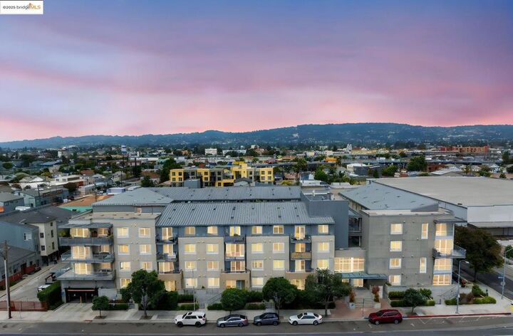 Property Photo:  3090 Glascock Street 211  CA 94601 