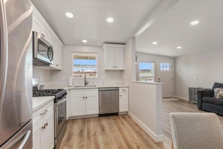 Property Photo:  132 Phoebe Street  CA 92024 
