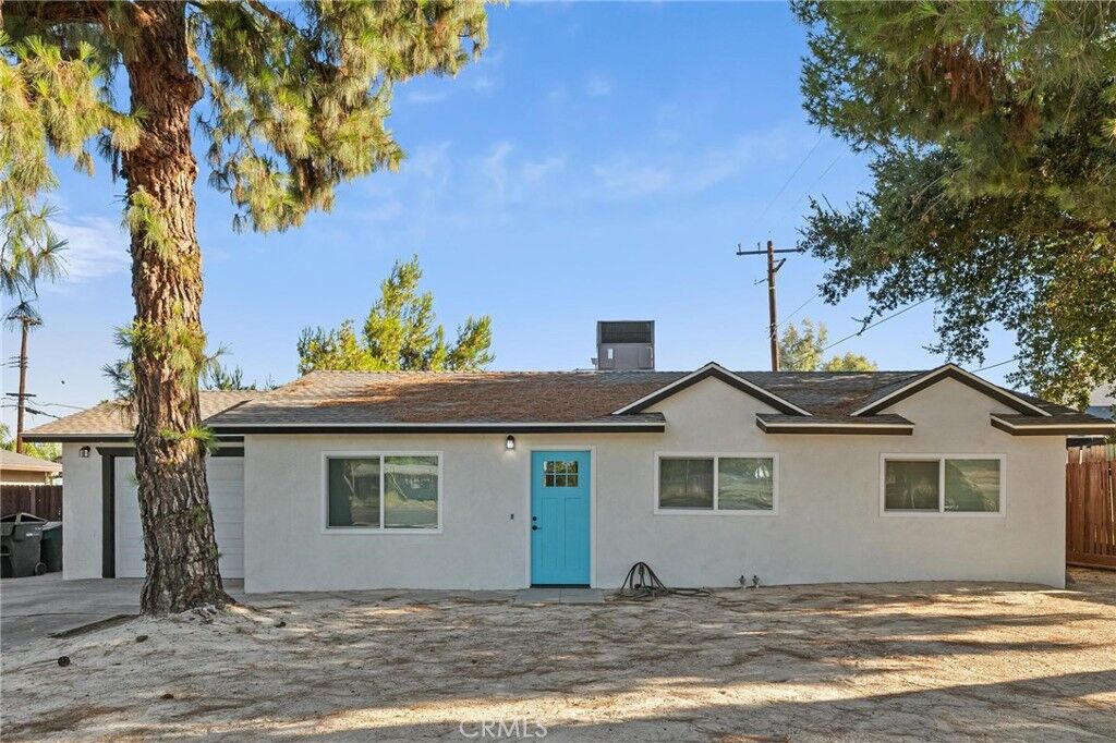 Property Photo: 919 E Lugonia Avenue CA 92374