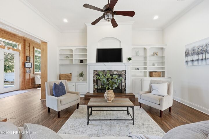 Property Photo: 1833 Kings Court FL 32250