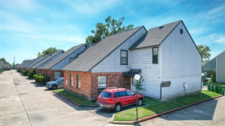 Property Photo: 1500 W Esplanade Avenue 35H LA 70065