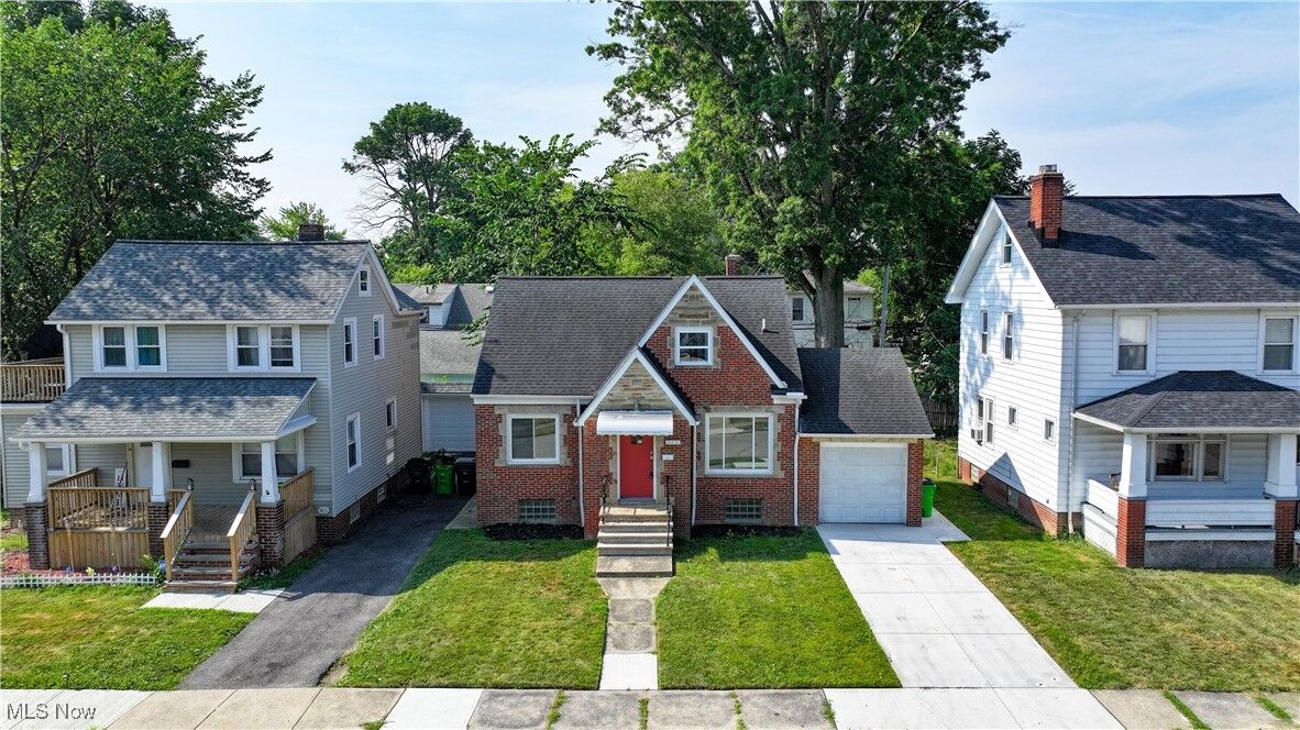 Property Photo: 19570 Naumann Avenue OH 44119