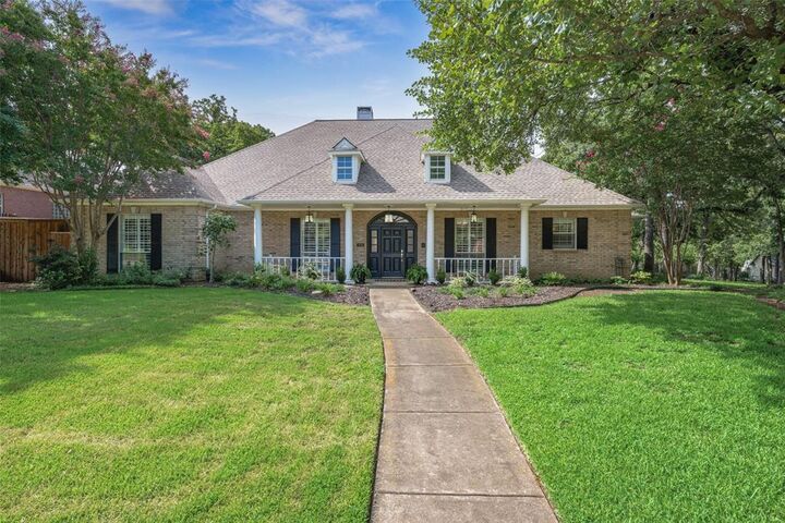 Property Photo: 806 Shadow Glen Drive TX 76092