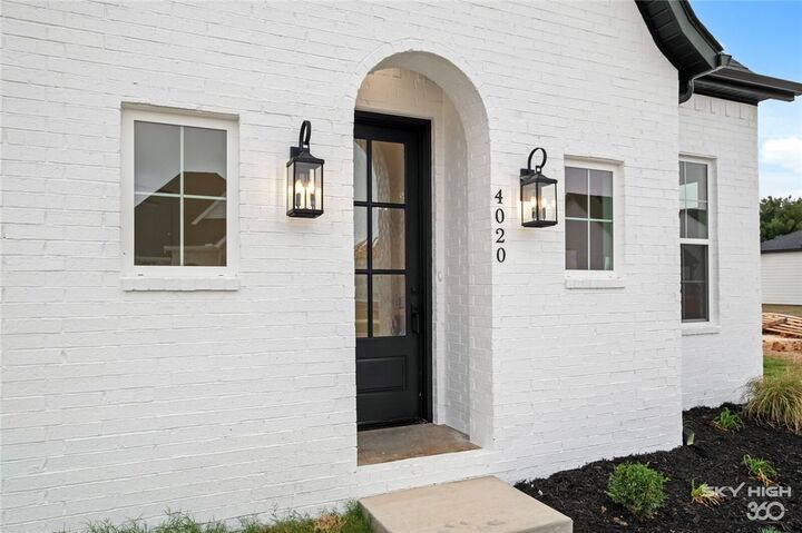 Property Photo:  2407 S 31st Street  AR 72758 