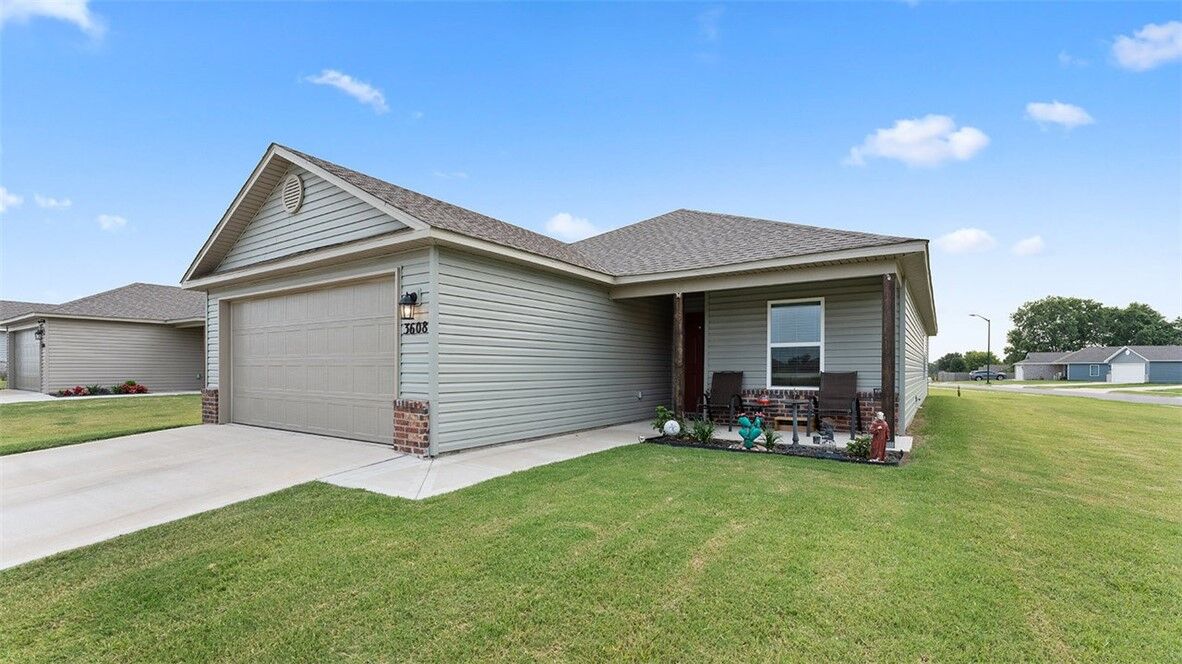 Property Photo: 3608 N Marian Street AR 72761