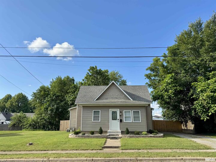 Property Photo: 1004 W Chesnut Street IL 62959