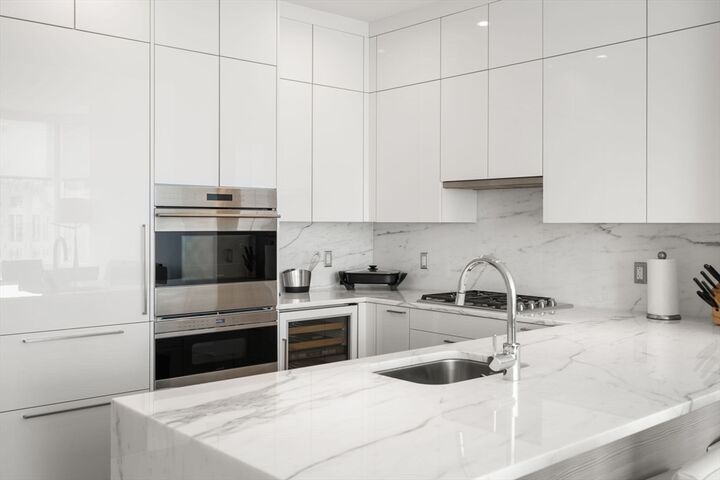 Property Photo:  1 Franklin St 3609  MA 02110 