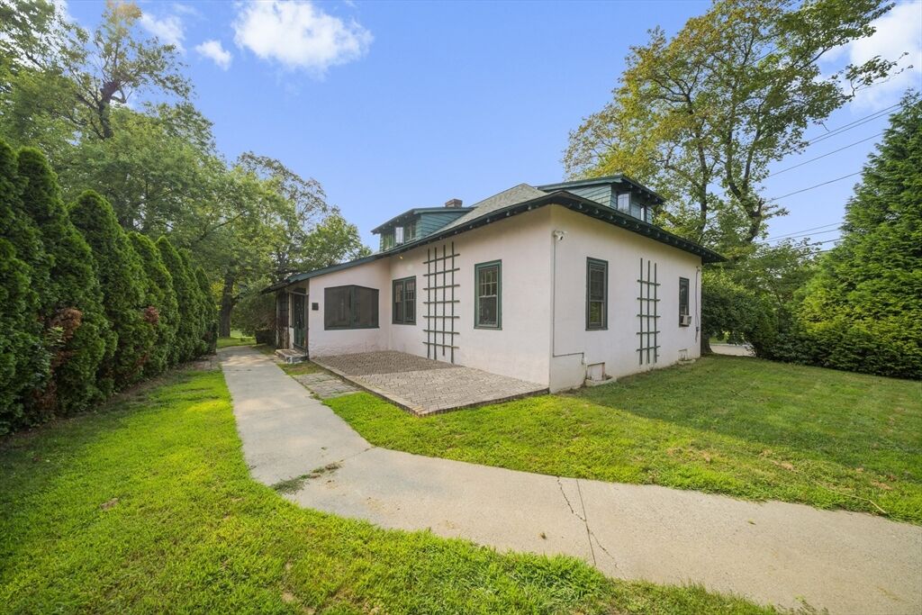 Property Photo:  1423 Longmeadow St  MA 01106 