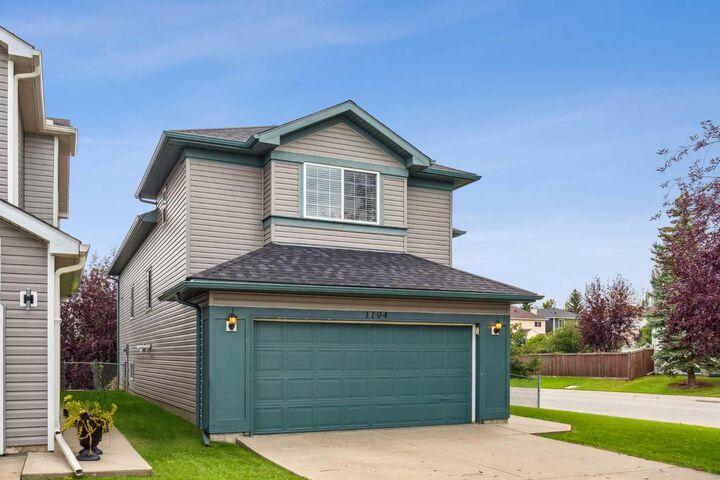Property Photo:  1104 Harvest Hills Drive NE  AB T3K 5C5 