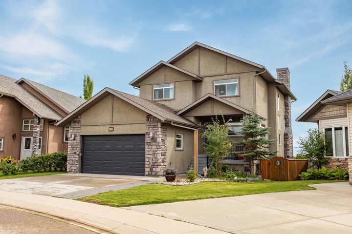 131 Isherwood Close  Red Deer AB T4R 0B5 photo