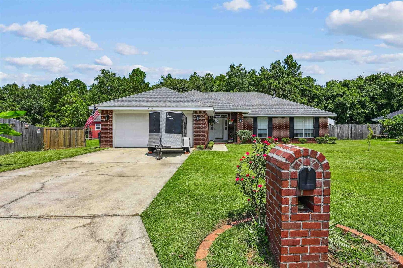 Property Photo: 6939 Fort Deposit Dr FL 32526