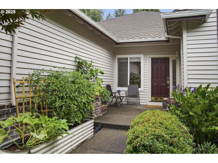 Property Photo:  10855 SW Falcon Ct  OR 97007 