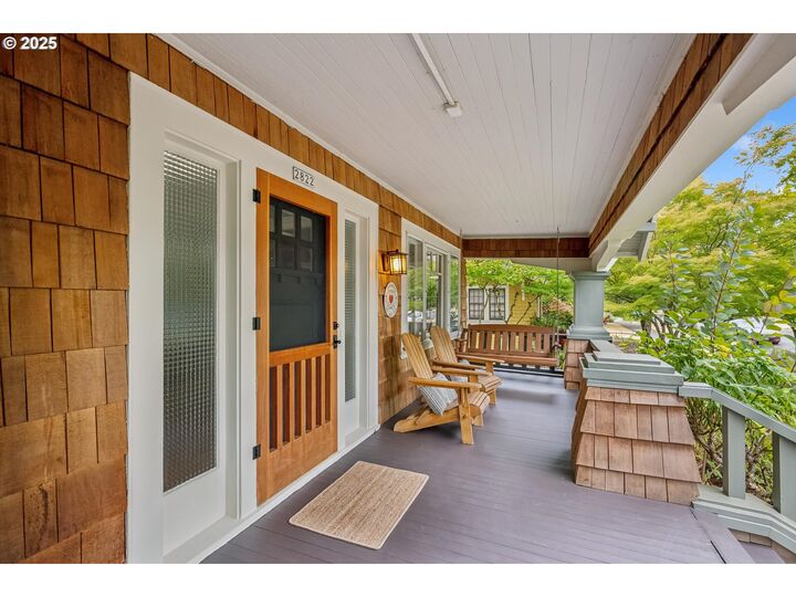 Property Photo:  2822 NE 50th Ave  OR 97213 