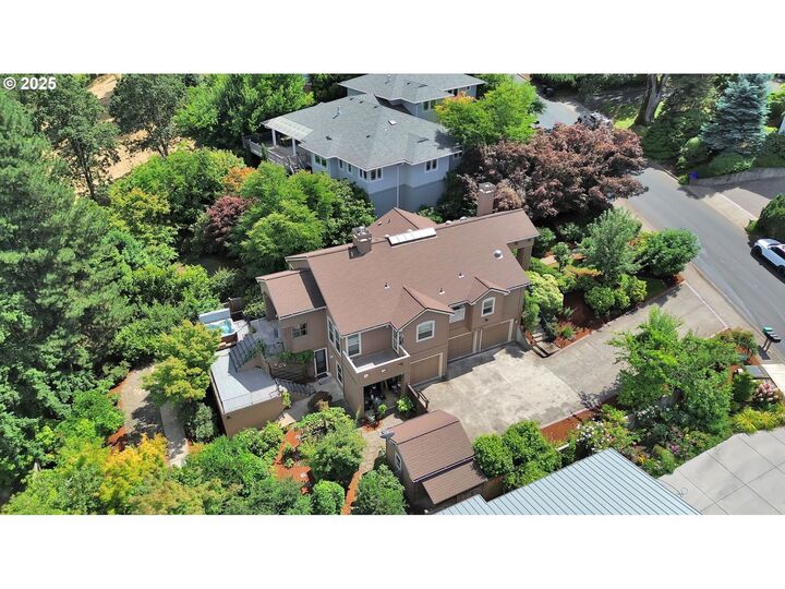 Property Photo: 410 Spyglass Dr OR 97401
