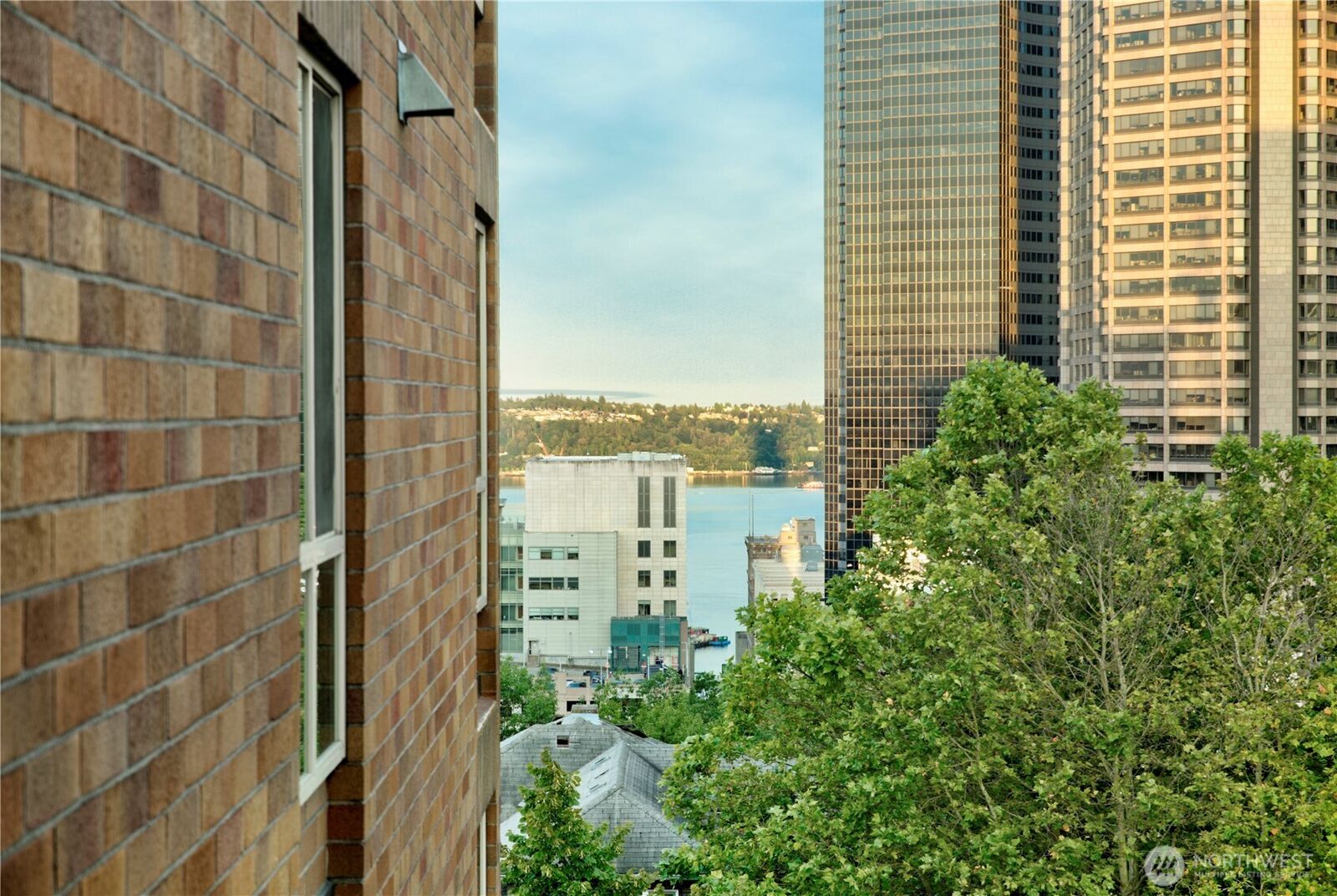 Property Photo:  905  Cherry Street 606  WA 98104 