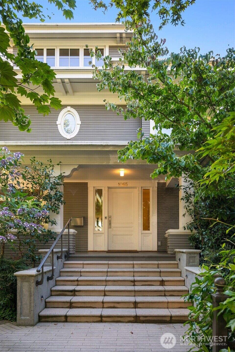 Property Photo:  1065  Summit Avenue E  WA 98102 