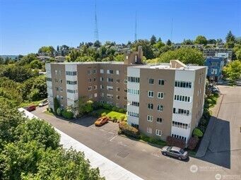 Property Photo: 1800 Taylor Avenue N 1 WA 98109