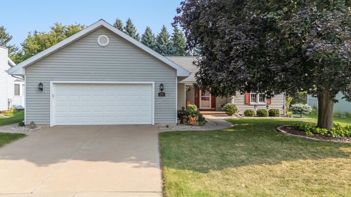 Property Photo:  212 E Norfolk Place  WI 54911 