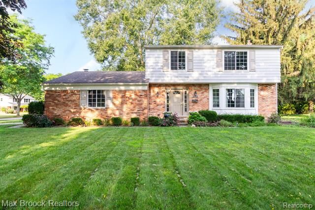 Property Photo: 3715 Ledge Drive MI 48084