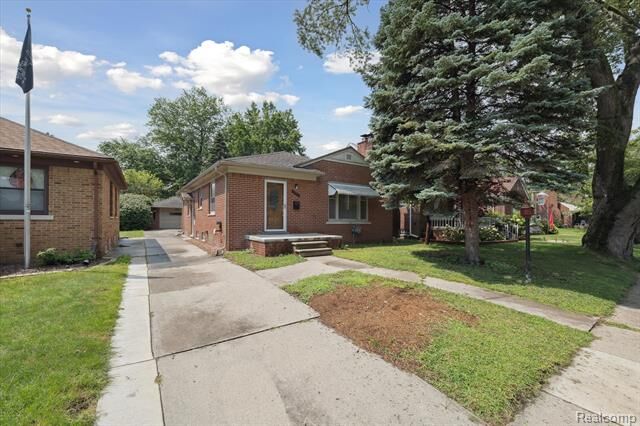Property Photo:  7307 Colonial Street  MI 48127 