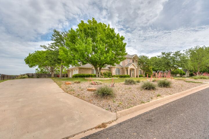 Property Photo: 1218 Ashford Dr TX 76901