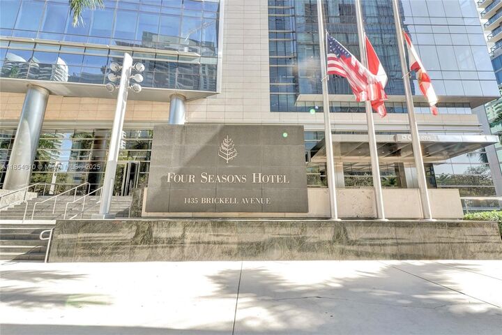 1435 Brickell Ave 3308  Miami FL 33131 photo