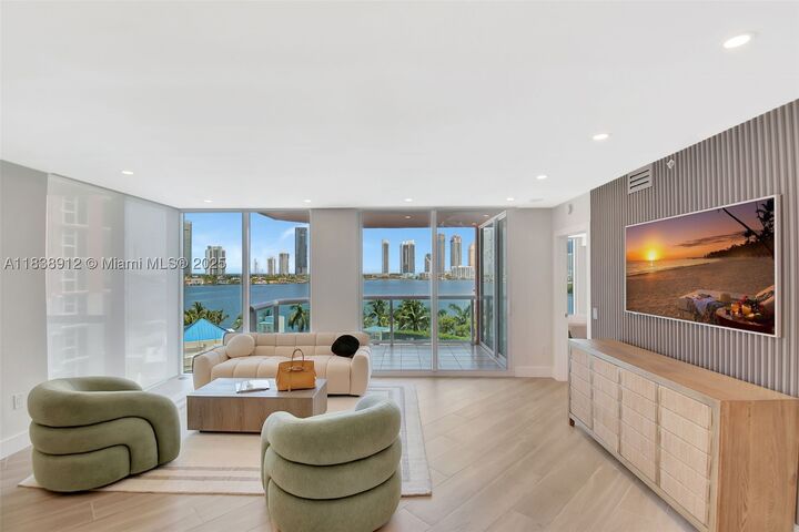 Property Photo: 3370 Hidden Bay Dr 812 FL 33180