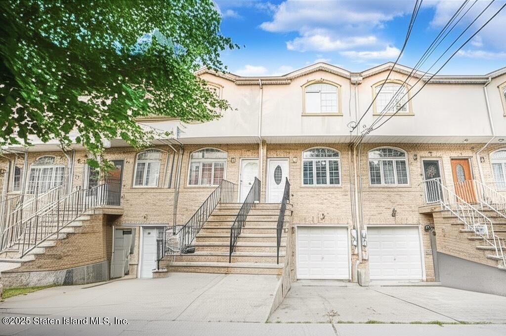 Property Photo:  285 Nicholas Avenue  NY 10302 