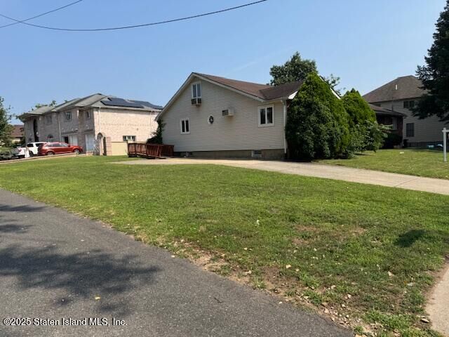 Property Photo:  81 Sprague Avenue  NY 10307 