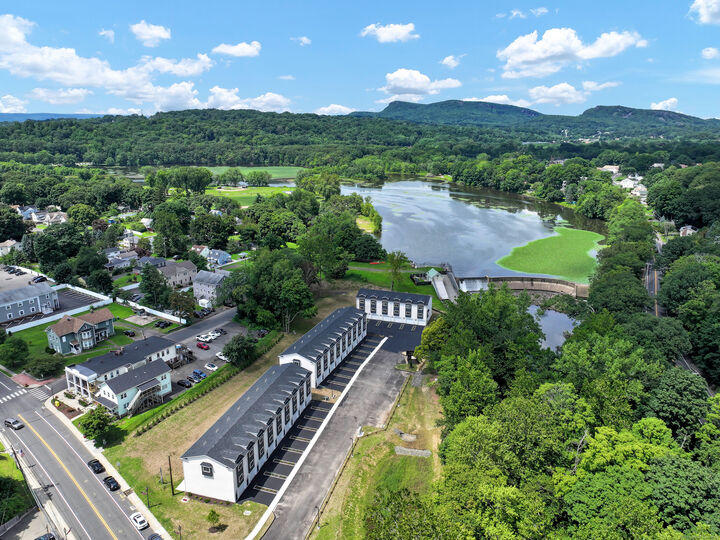 Property Photo:  33 Main Street 4  CT 06451 