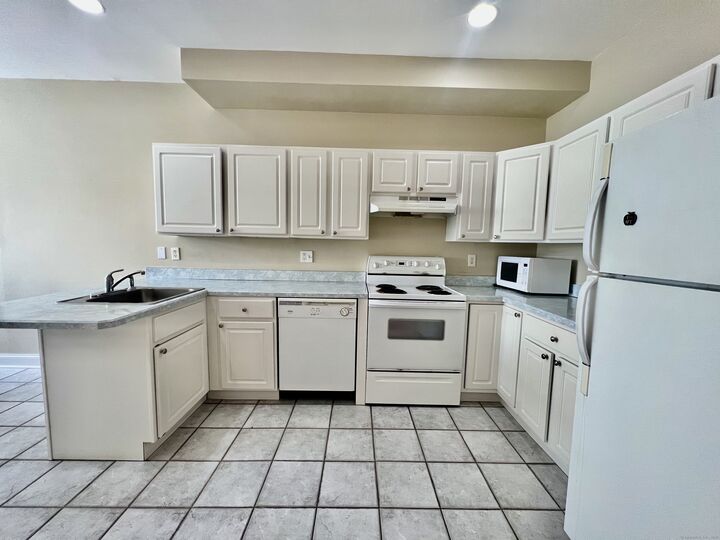 Property Photo:  291 Silverbrook Road 7  CT 06477 