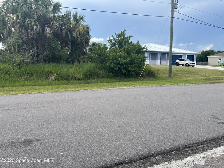 Property Photo:  2112 Madden Avenue SW  FL 32908 