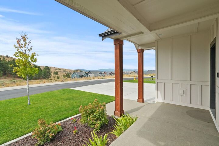 Property Photo:  21371 E Acadia Ct  WA 99019 