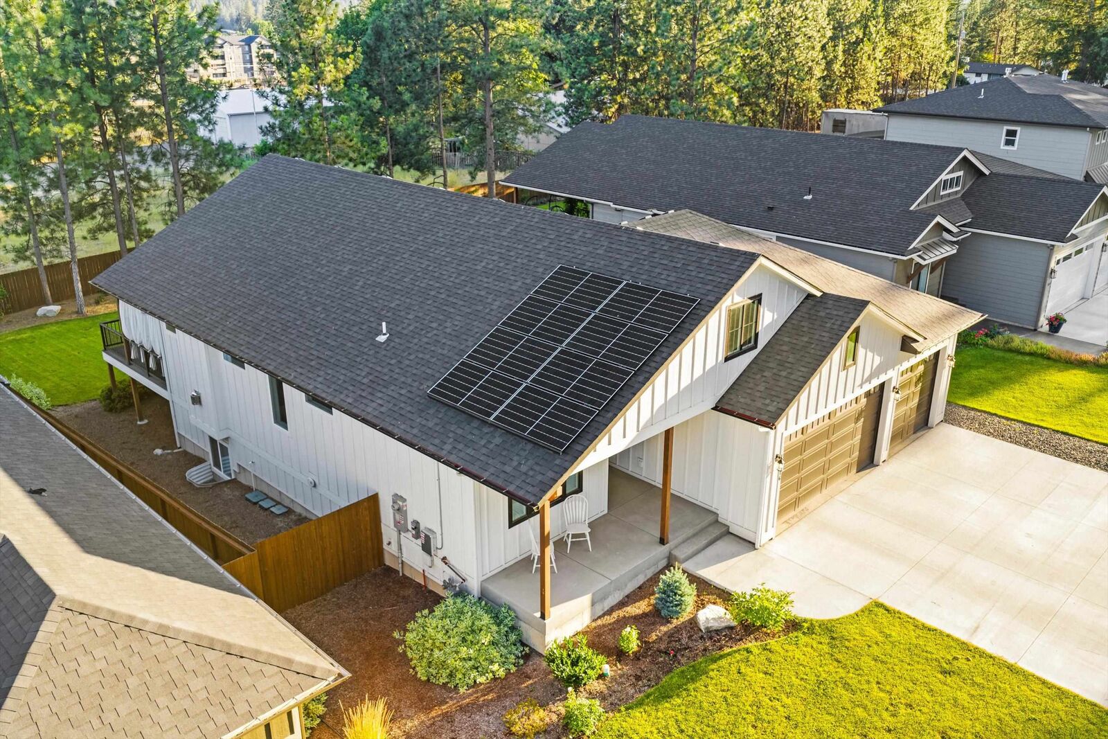 Property Photo: 916 E Farwell Rd WA 99208