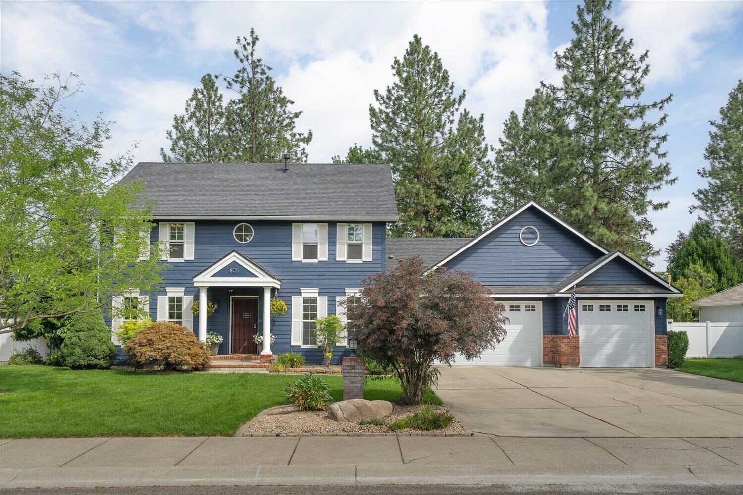 Property Photo: 805 E Blackhawk Dr WA 99208