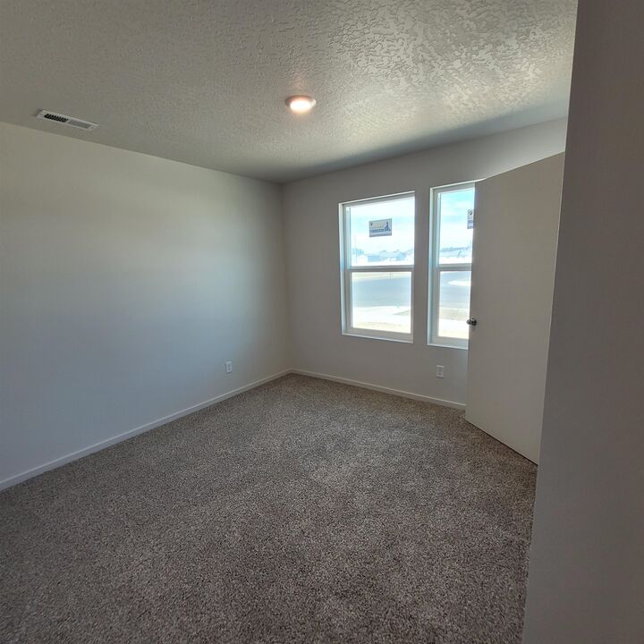 Property Photo: 101 S Braeburn St WA 99006