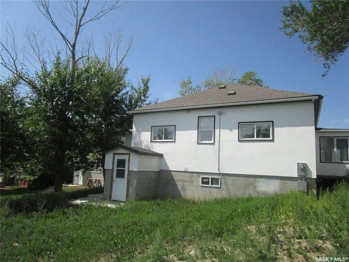 Property Photo: 2011 1st Street S SK S0H 3R0