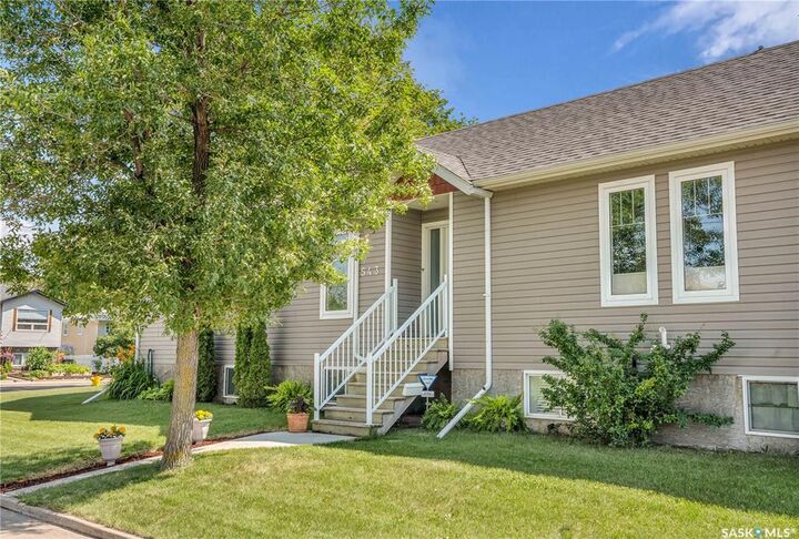 Property Photo:  543 M Avenue N  SK S7L 2S7 