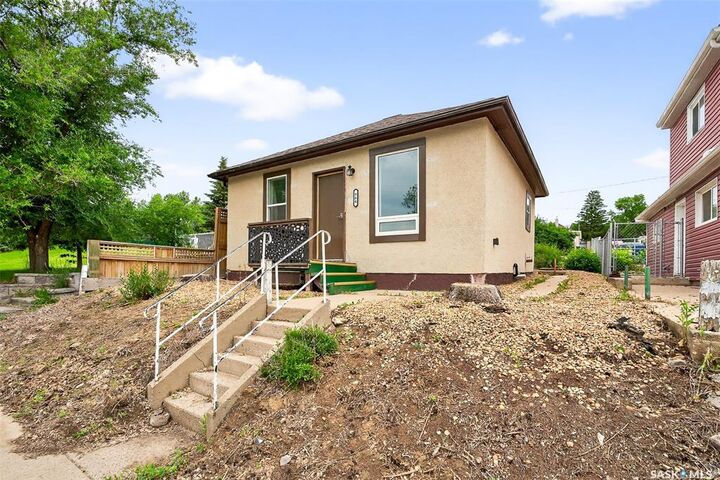 Property Photo:  964 Athabasca Street W  SK S6H 2E4 