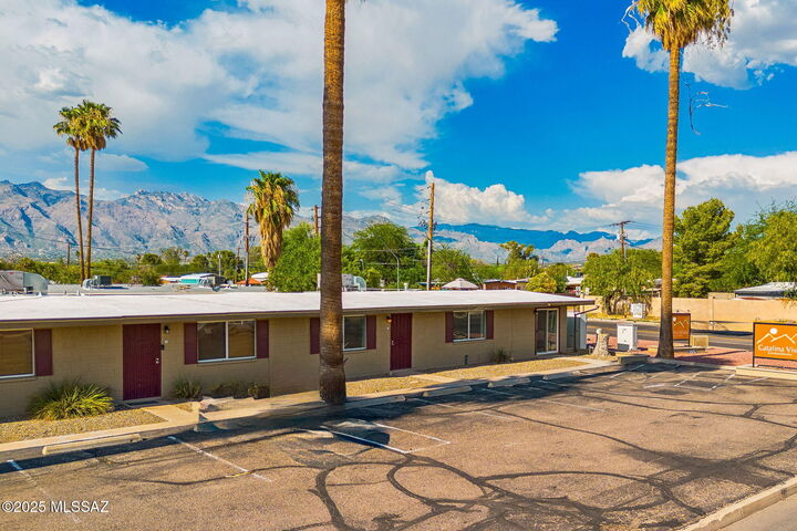 Property Photo:  2801 N Columbus Boulevard Apt 1  AZ 85712 