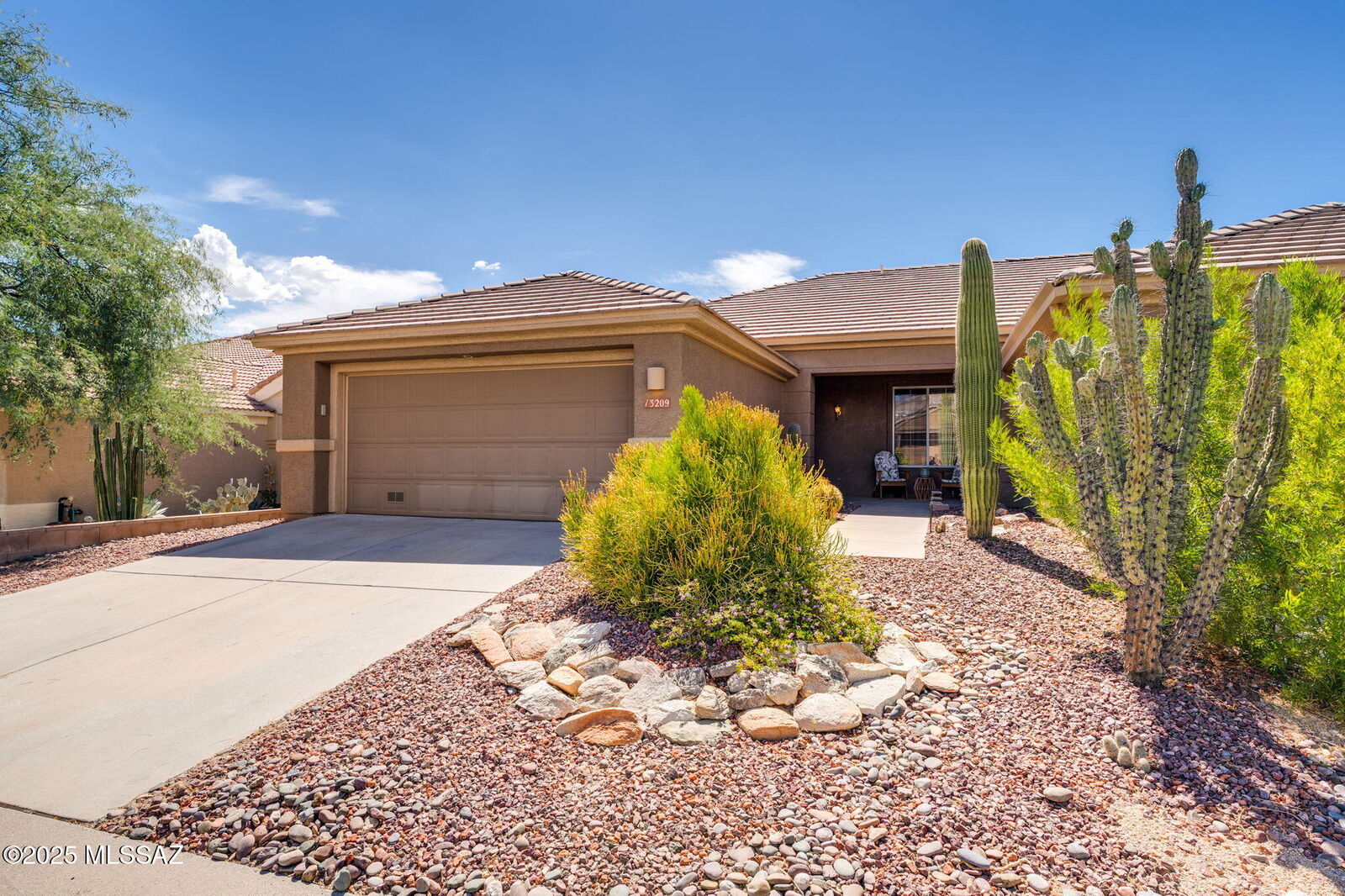 Property Photo: 13209 N Silver Cholla Place AZ 85658