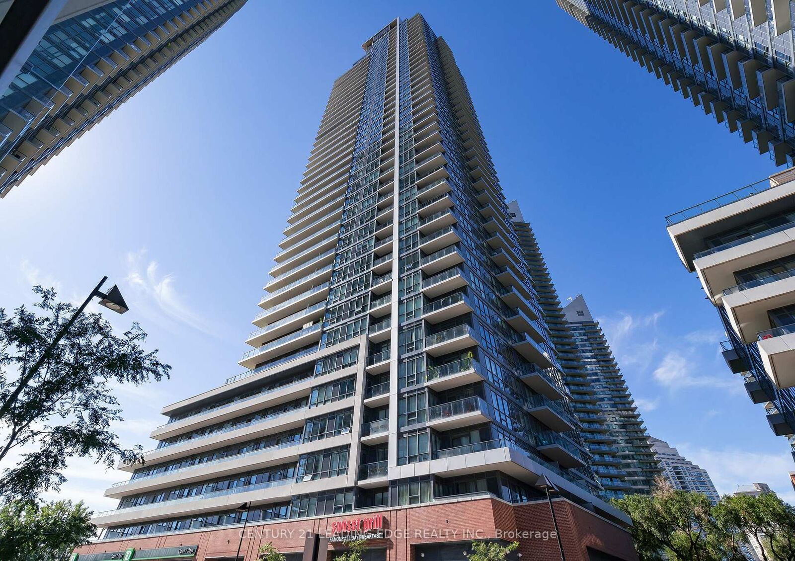 Photo de la propriété: 2212 Lake Shore Boulevard W 811 ON M8V 0C2